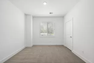 1586 W Tidwell Rd, Houston, TX 77091 - Photo 8