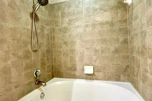 2400 McCue Rd, Houston, TX 77056 - Photo 10