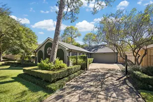 10927 Piping Rock Ln, Houston, TX 77042 - Photo 2