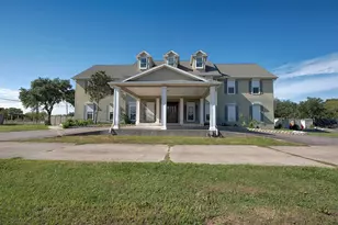 2293 E Bayshore Dr, San Leon, TX 77539 - Photo 1