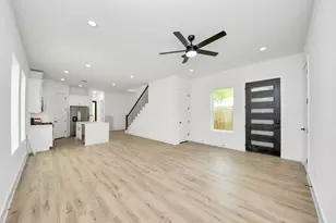 8313 Venus St, Houston, TX 77088 - Photo 4