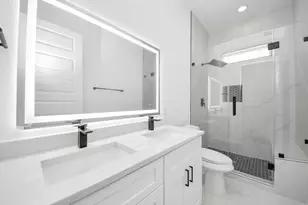 8313 Venus St, Houston, TX 77088 - Photo 28