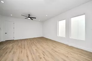 8313 Venus St, Houston, TX 77088 - Photo 6