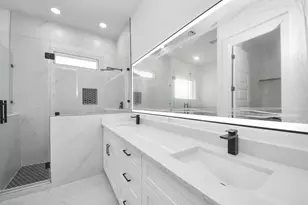 8313 Venus St, Houston, TX 77088 - Photo 20