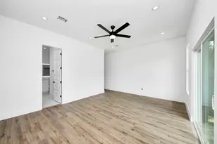 8313 Venus St, Houston, TX 77088 - Photo 18