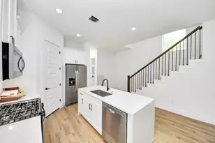 8313 Venus St, Houston, TX 77088 - Photo 10