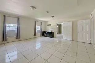 7915 Leader St, Houston, TX 77036 - Photo 2