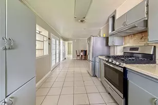 7915 Leader St, Houston, TX 77036 - Photo 10