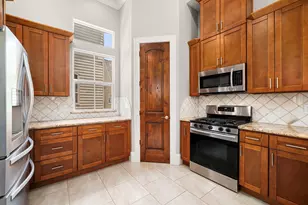 2022 Sabine St, Houston, TX 77007 - Photo 4