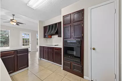 2931 Parkwood Manor Drive, Houston, TX 77339 - Photo 8
