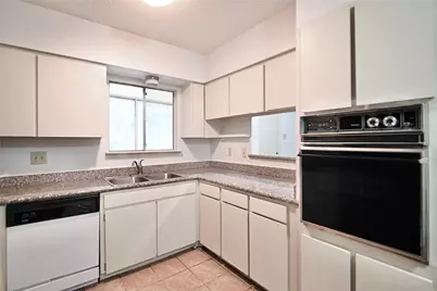 7714 Renwick Dr #H57, Houston, TX 77081 - Photo 10