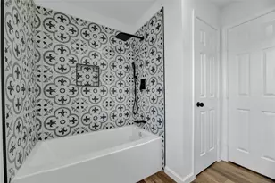 2726 Stetson Ln, Houston, TX 77043 - Photo 26