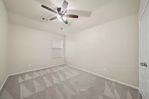 12923 Pecan Shores Dr, Houston, TX 77044 - Photo 32