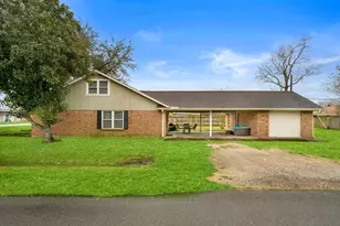 702 S 2nd St, La Porte, TX 77571 - Photo 1