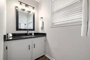 702 S 2nd St, La Porte, TX 77571 - Photo 12