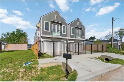 7805 Dyer St, Houston, TX 77088 - Photo 2