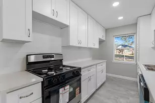 609 Debbie Ln, Alvin, TX 77511 - Photo 10