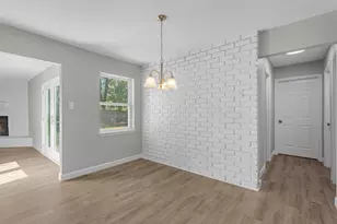 609 Debbie Ln, Alvin, TX 77511 - Photo 4