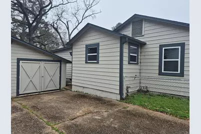 1017 Hazel Avenue, Huntsville, TX 77320 - Photo 2