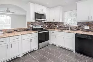 4717 Mallow St, Houston, TX 77033 - Photo 6