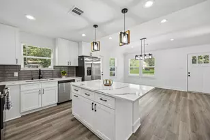 514 W Wilkins St, Brenham, TX 77833 - Photo 8