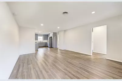 6026 Clarewood Drive, Houston, TX 77081 - Photo 6