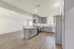 6026 Clarewood Dr, Houston, TX 77081 - Photo 8