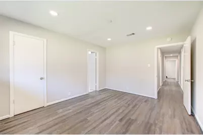 6026 Clarewood Drive, Houston, TX 77081 - Photo 10