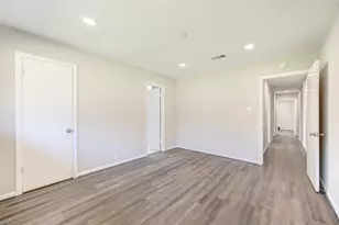 6026 Clarewood Dr, Houston, TX 77081 - Photo 10