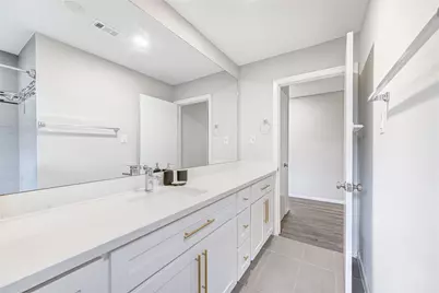 6026 Clarewood Drive, Houston, TX 77081 - Photo 18