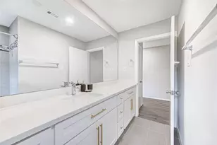 6026 Clarewood Dr, Houston, TX 77081 - Photo 18