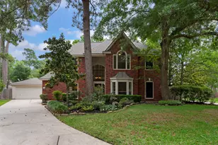 70 Amberglow Ct, The Woodlands, TX 77381 - Photo 2