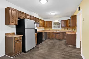 701 E Humble St, Baytown, TX 77520 - Photo 14