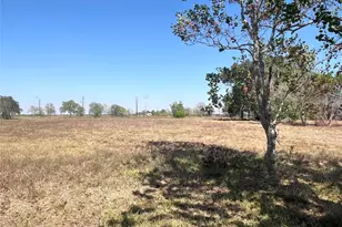 204 Meadowview Dr Dr, El Campo, TX 77437 - Photo 1