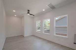 1354 W 24th St, Houston, TX 77008 - Photo 6
