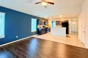 6807 Bardsdale Ct, Rosharon, TX 77583 - Photo 4