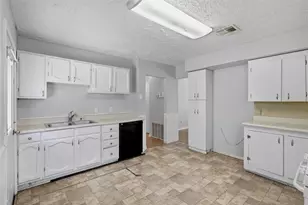 4018 Woodhaven St, Houston, TX 77025 - Photo 6