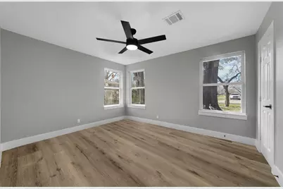 7609 Saint Lo Road, Houston, TX 77033 - Photo 12