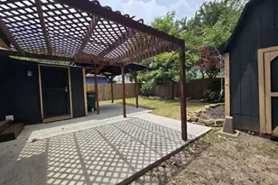 2119 Carolina St, Baytown, TX 77520 - Photo 2