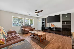 204 King Dr, Columbus, TX 78934 - Photo 8