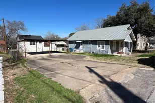 220 S Tesch St, Bellville, TX 77418 - Photo 2