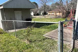 220 S Tesch St, Bellville, TX 77418 - Photo 12