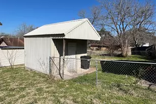 220 S Tesch St, Bellville, TX 77418 - Photo 4
