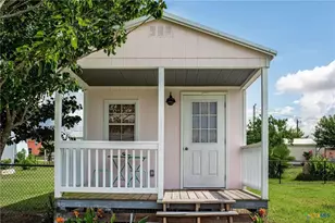 50 Catherine St, Port Lavaca, TX 77979 - Photo 2
