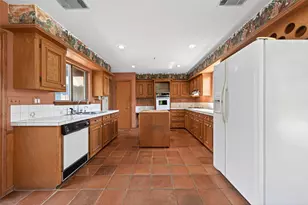 3022 Grace Ln, Highlands, TX 77562 - Photo 2