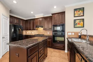 2632 Couch St, Houston, TX 77008 - Photo 12