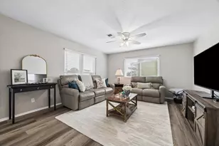 161 Barracuda St, Hitchcock, TX 77563 - Photo 4