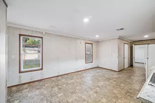 11910 Hazy Hill Dr, Houston, TX 77044 - Photo 4