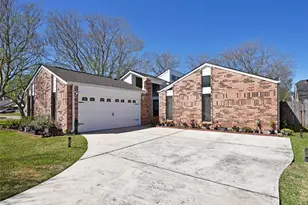 3203 E Rangecrest Pl, Sugar Land, TX 77479 - Photo 2