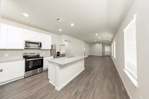 8130 Alpine Bearberry Dr, Houston, TX 77016 - Photo 4
